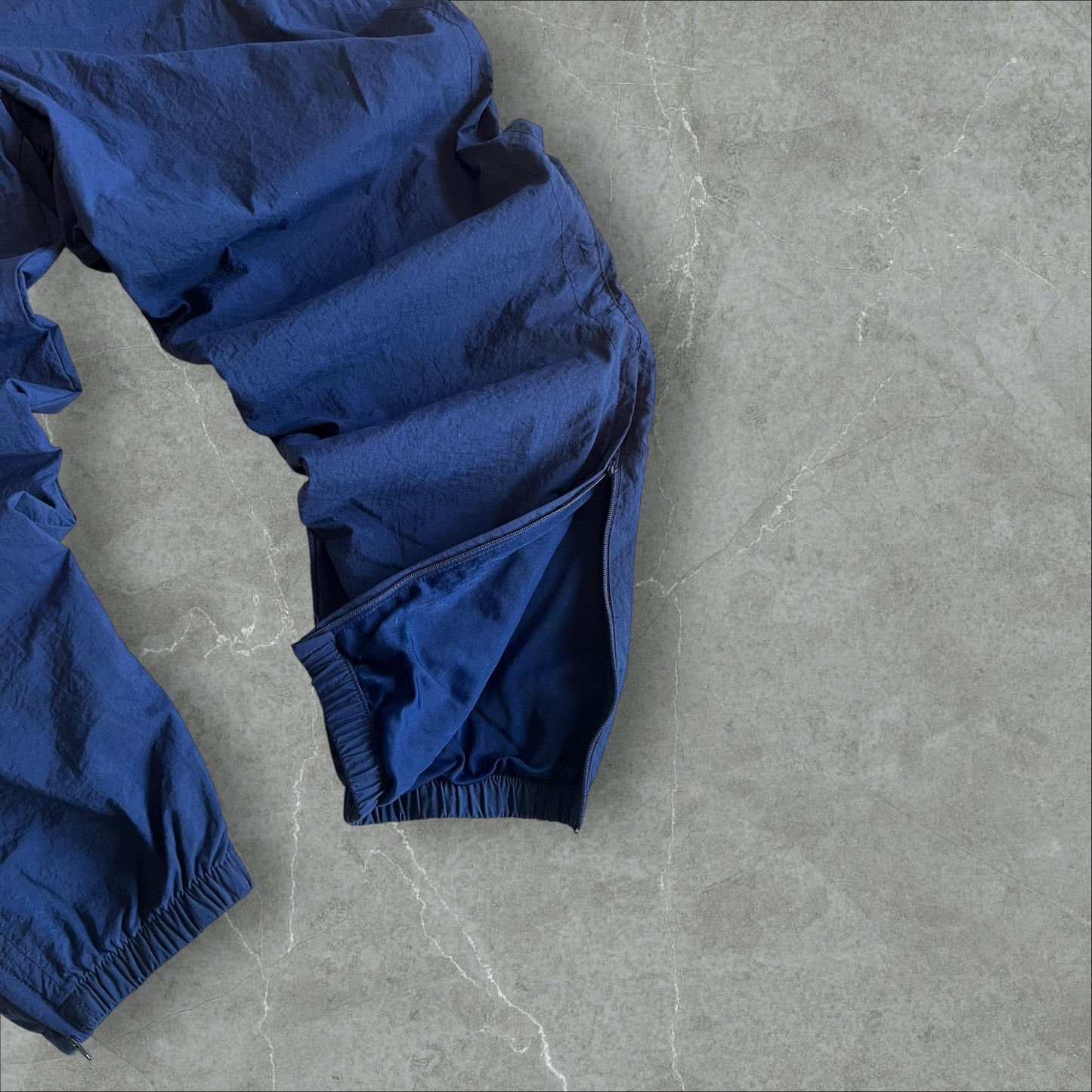 Nike Vintage Nylon Trackpants – Crinkle Look – Navy – ca. 2000 (L)